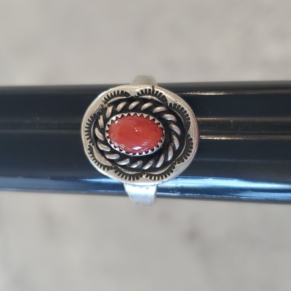 Vintage Coral Silver Ring - Picture 4 of 13